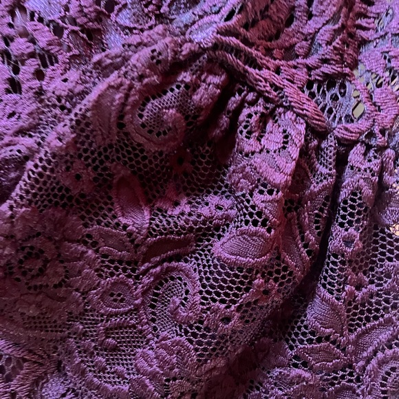 Elegant Burgundy Lace Bell Sleeve Top - Picture 6 of 10